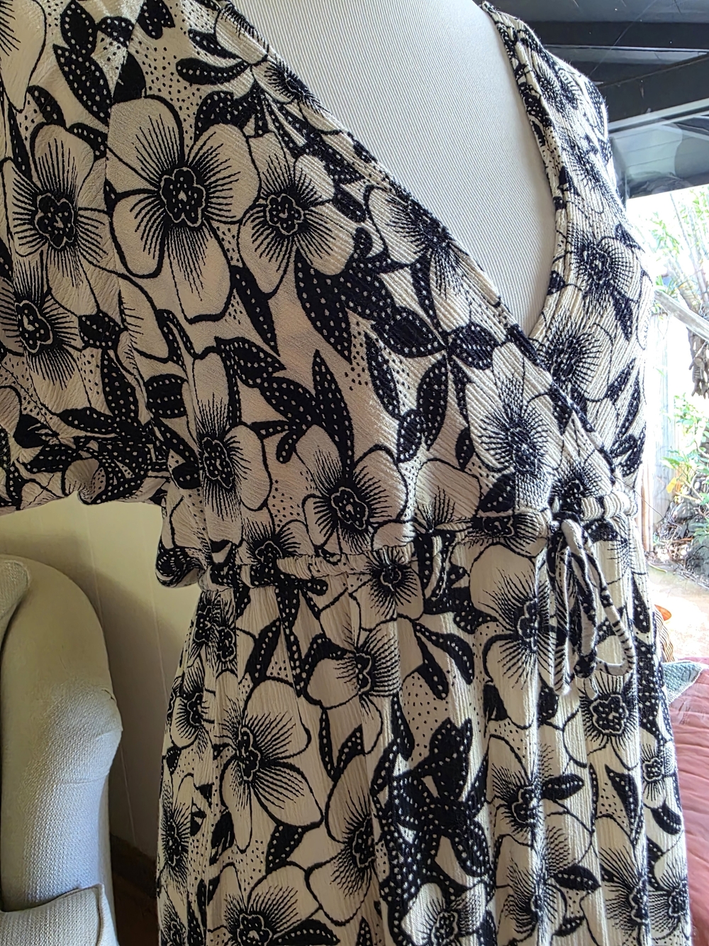 Blue Ginger Black & Cream Floral V-Neck Drawstring Dress M
